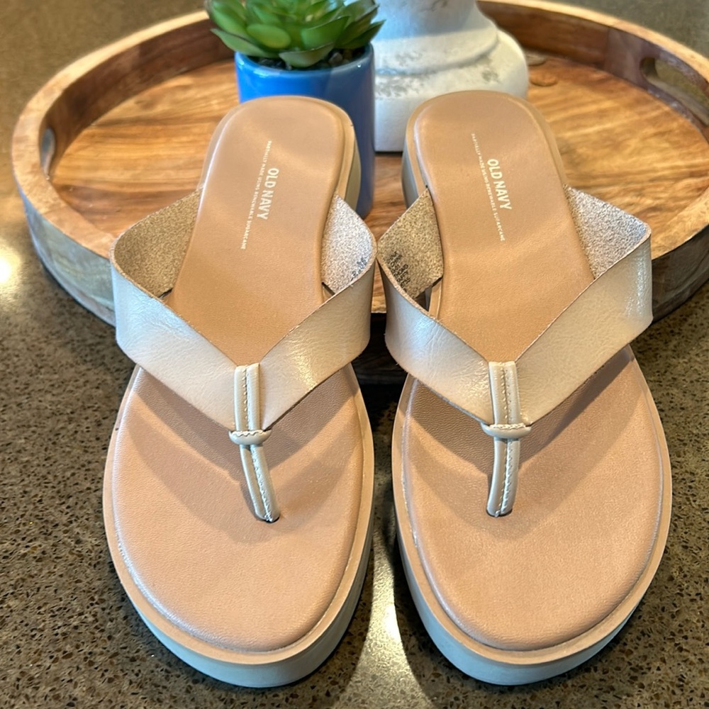 Old Navy Leather Sandals 7 Light Tan/Cream